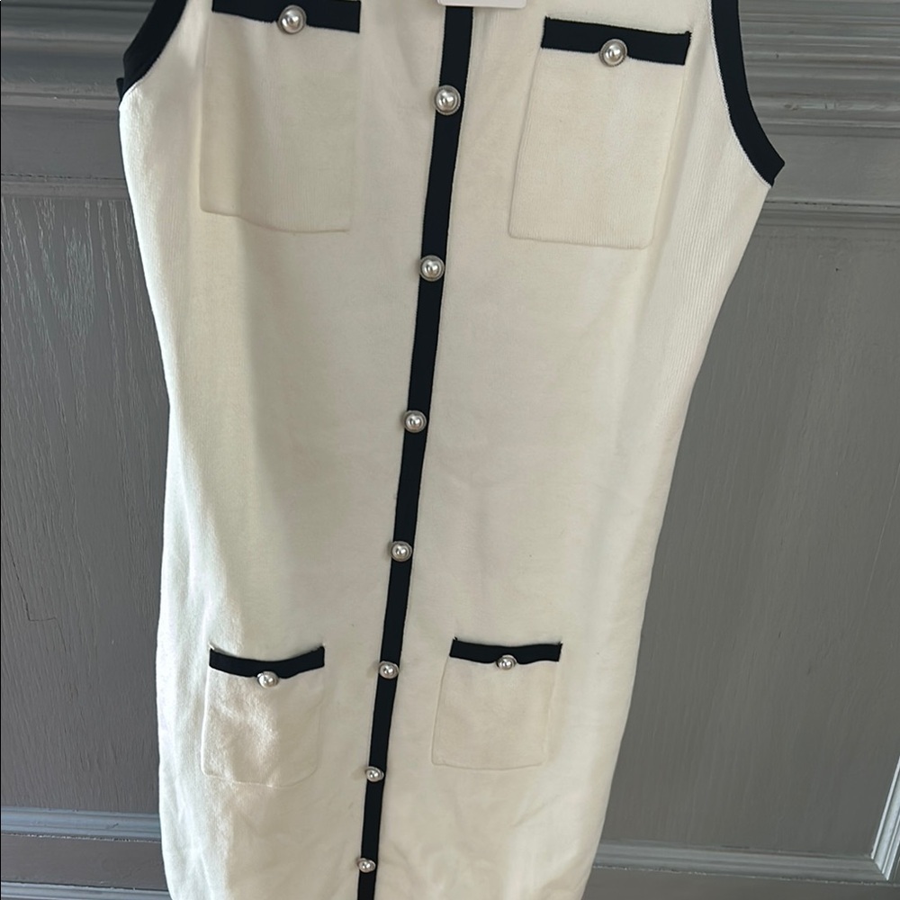Black and White Sleeveless Sheath Dress - Picture 2 of 7